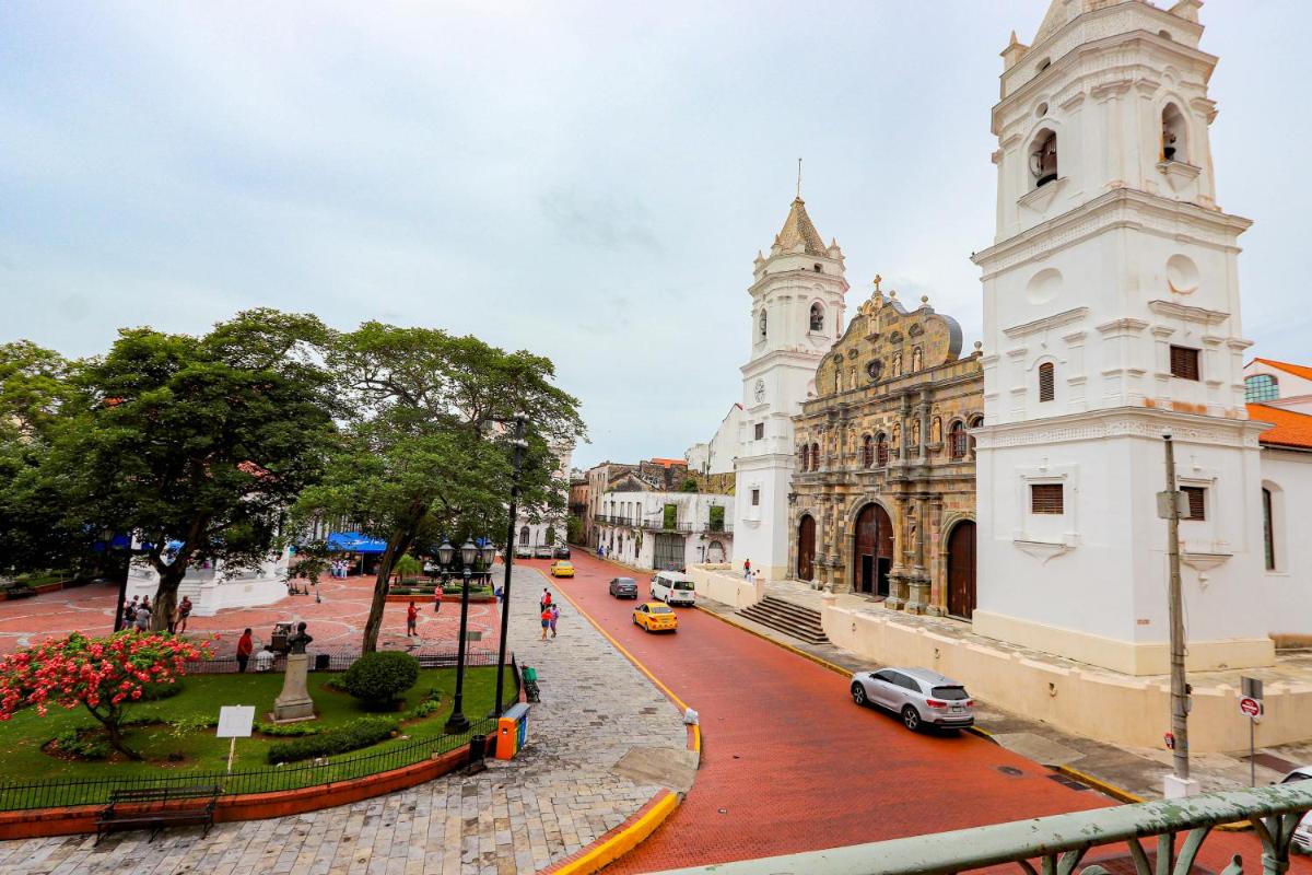 Best Location apartment in Casco Viejo Plaza Catedral 201 - Housity