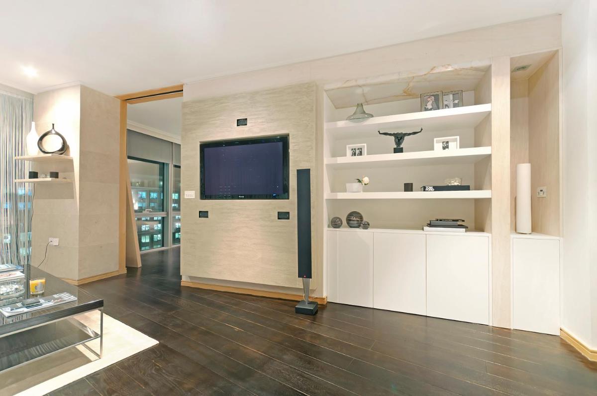 Hi-End 2BR, 2BR Apt, Heart of Canary Wharf - West India - Housity