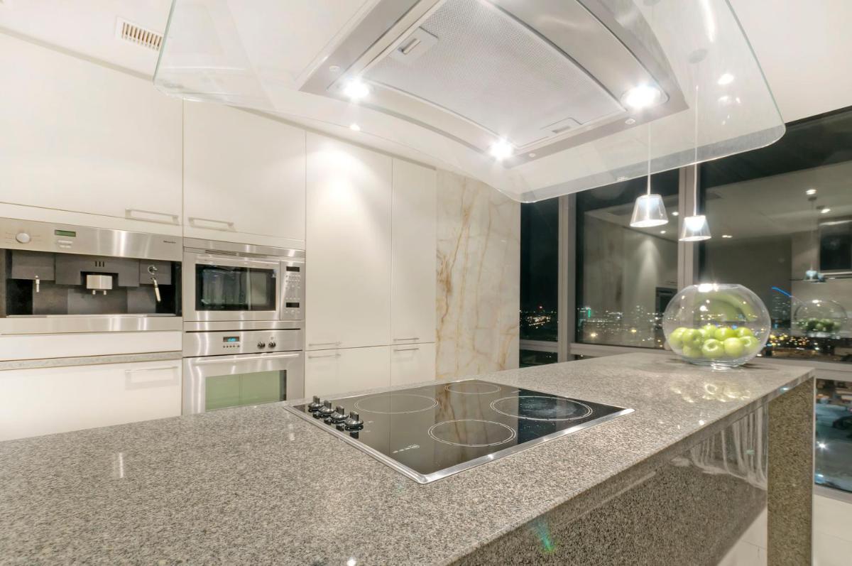 Hi-End 2BR, 2BR Apt, Heart of Canary Wharf - West India - Housity
