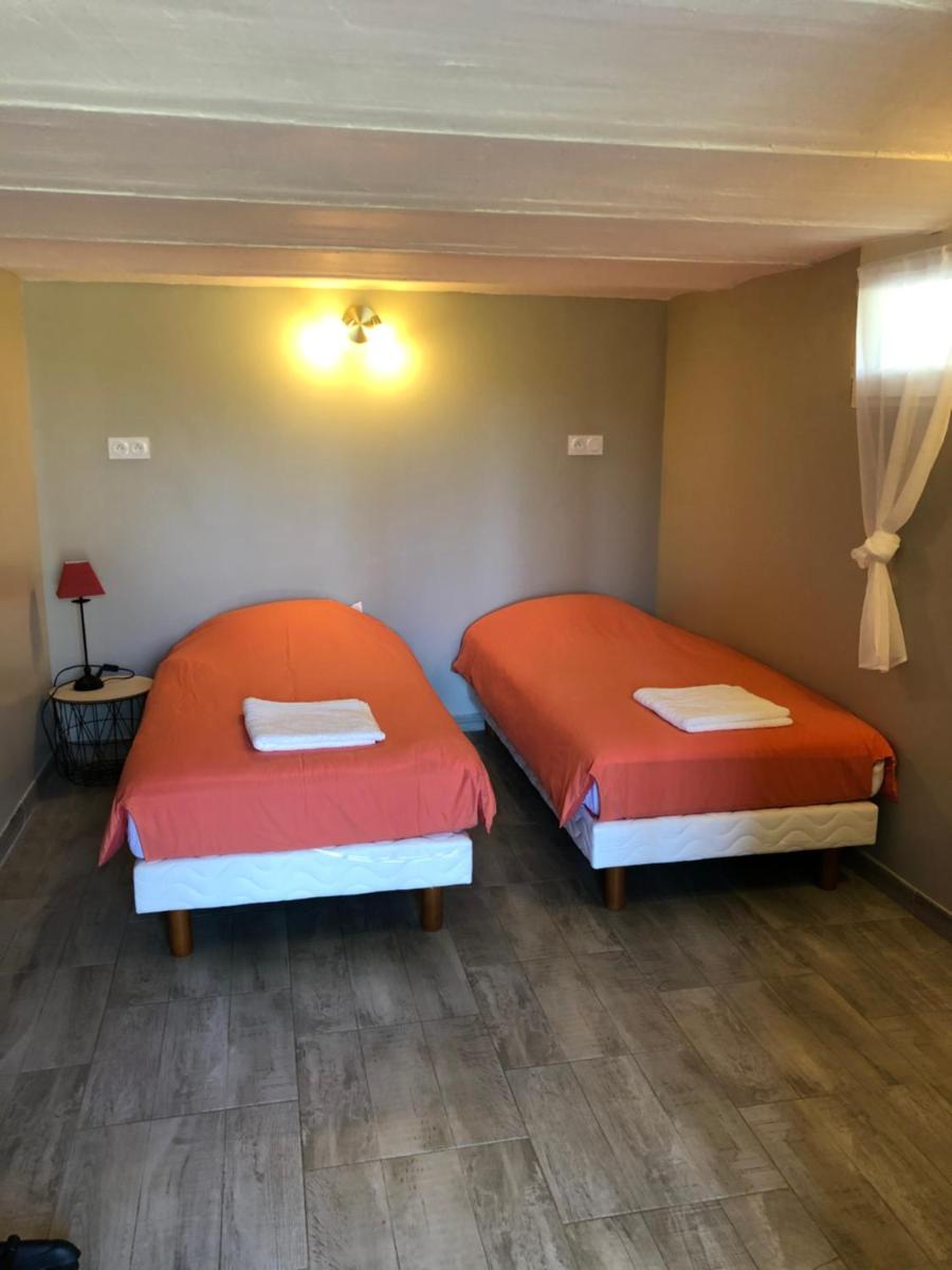 Les Iris - Housity