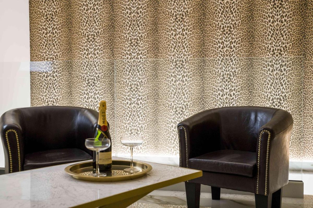 EF Luxury Living - Housity