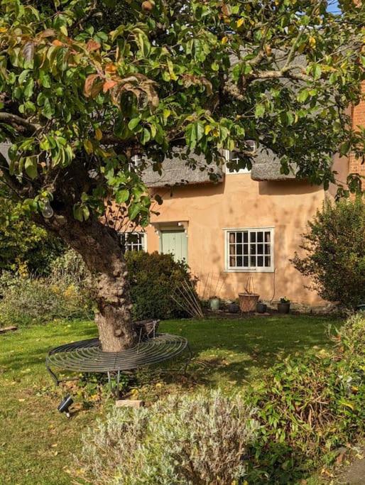 Charming English Country Cottage - Housity