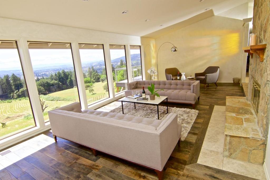 Luxury Wine Country Estate - Housity