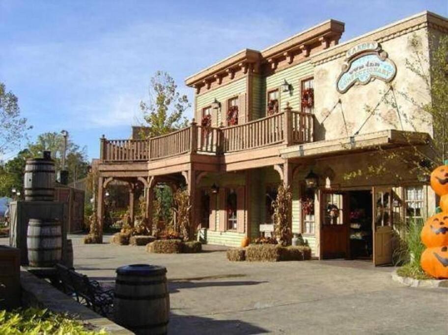 #2BR Cozy Villa - Mins to Historic STM Amusement Park! - Housity