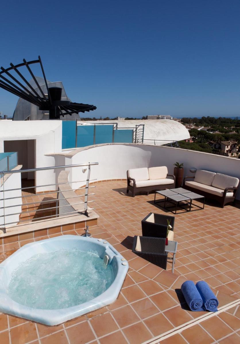 Piscina en o cerca de Senator Banus