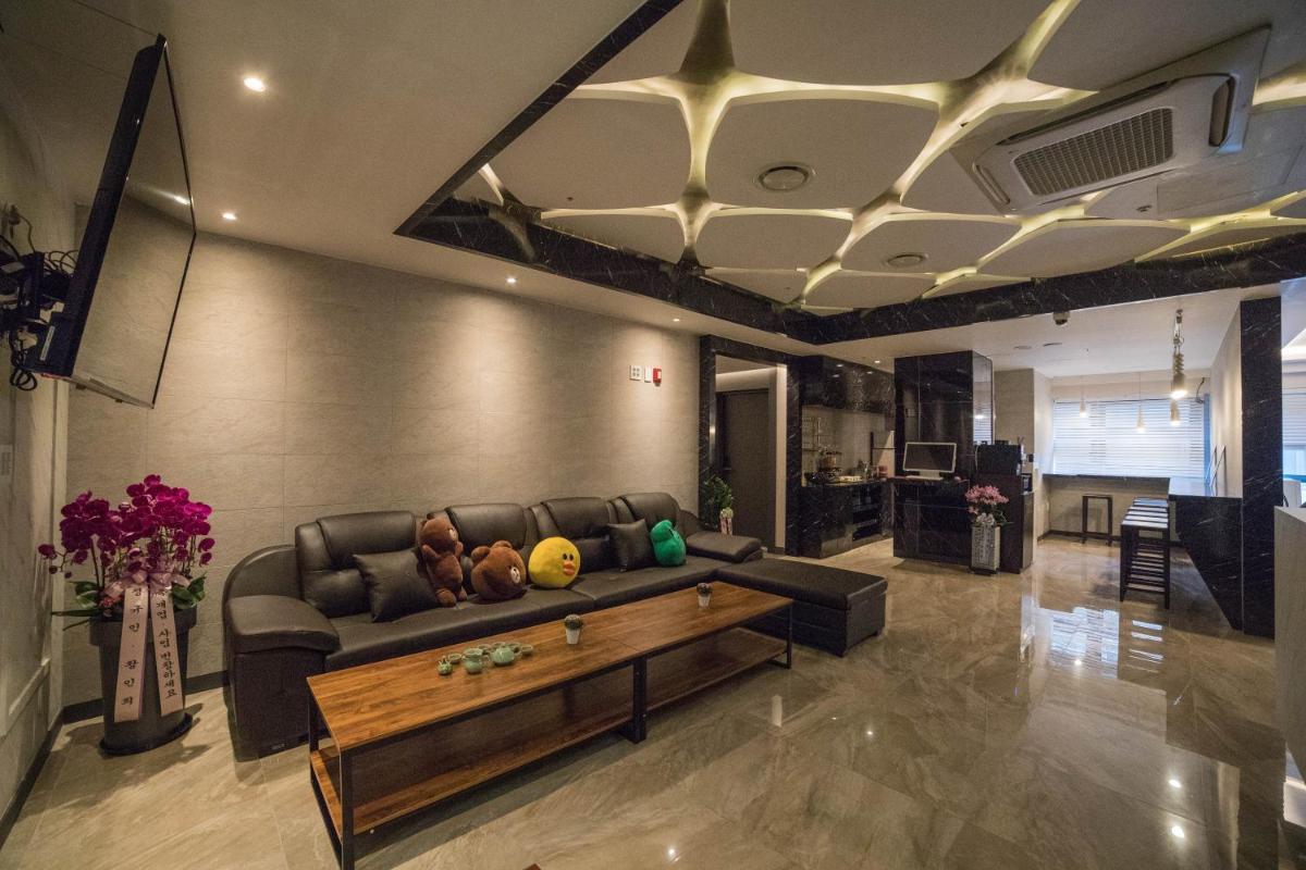 Calistar Hotel - Housity