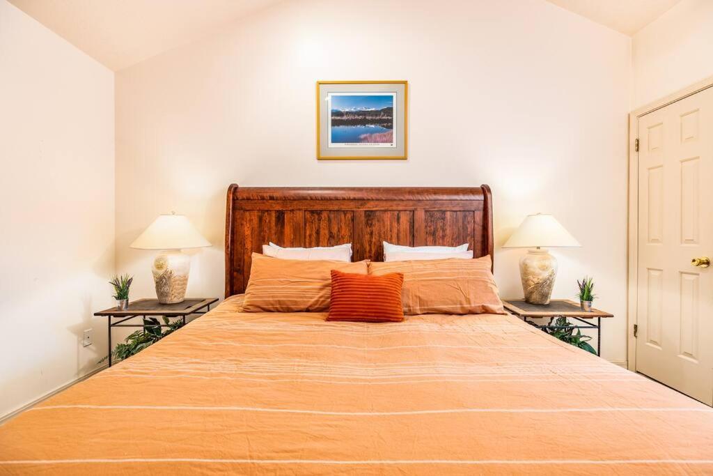 Cottonwood Canyon Basecamp Retreat - 5 Bathrooms - Housity