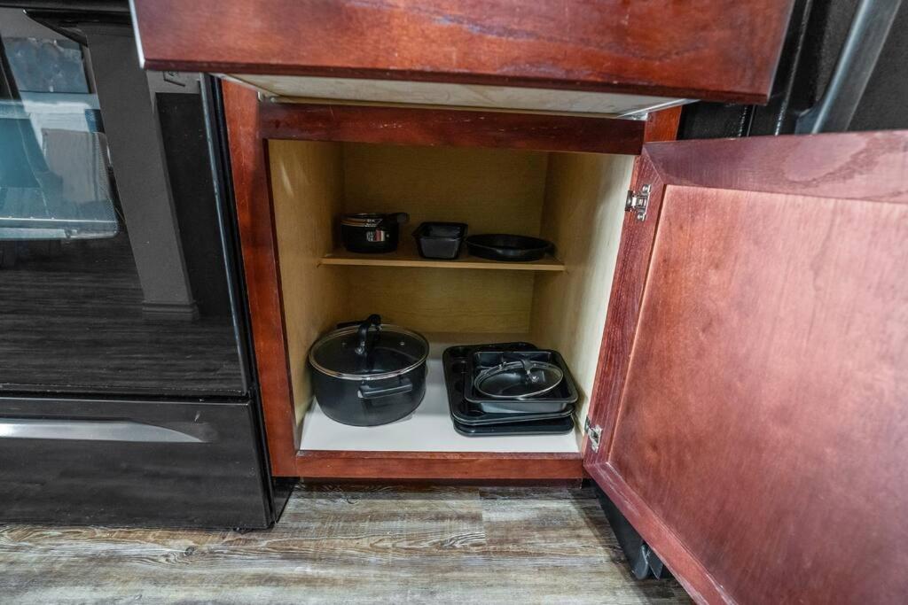 HEIRS VENTURES : MIDTOWN - Near Hospitals . Pet Friendly . With Washer and Dryer - Housity