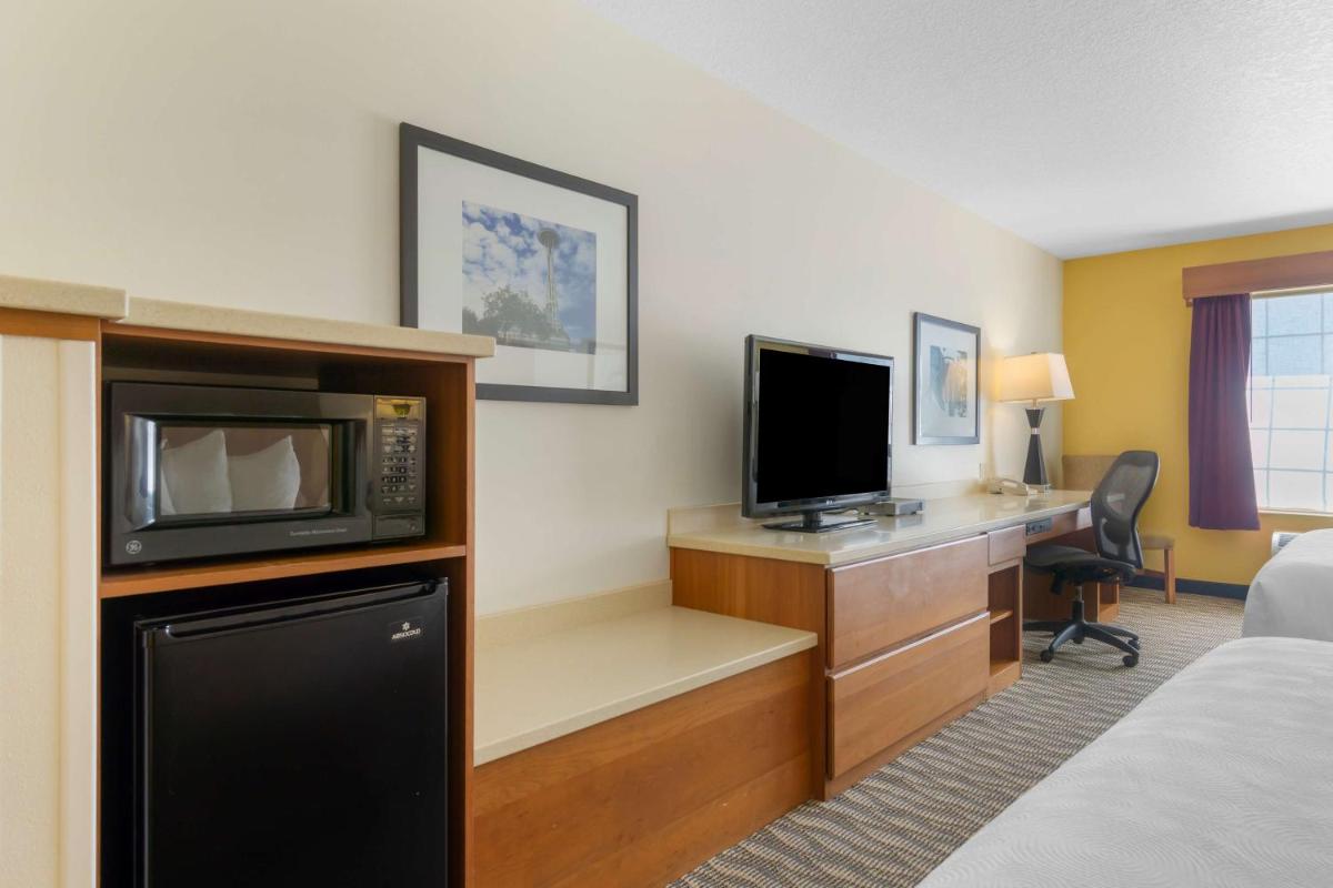 Best Western Plus Park Place Inn & Suites - Housity