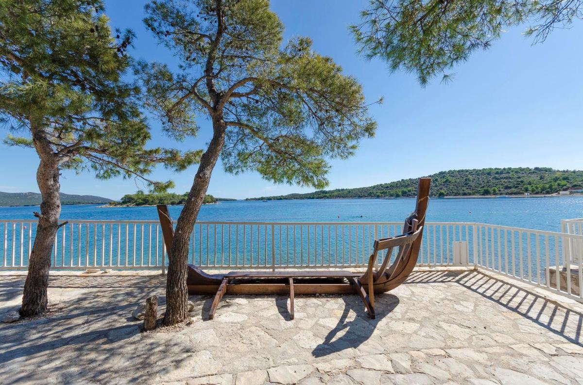 Apartments Villa AS Jezera - Housity