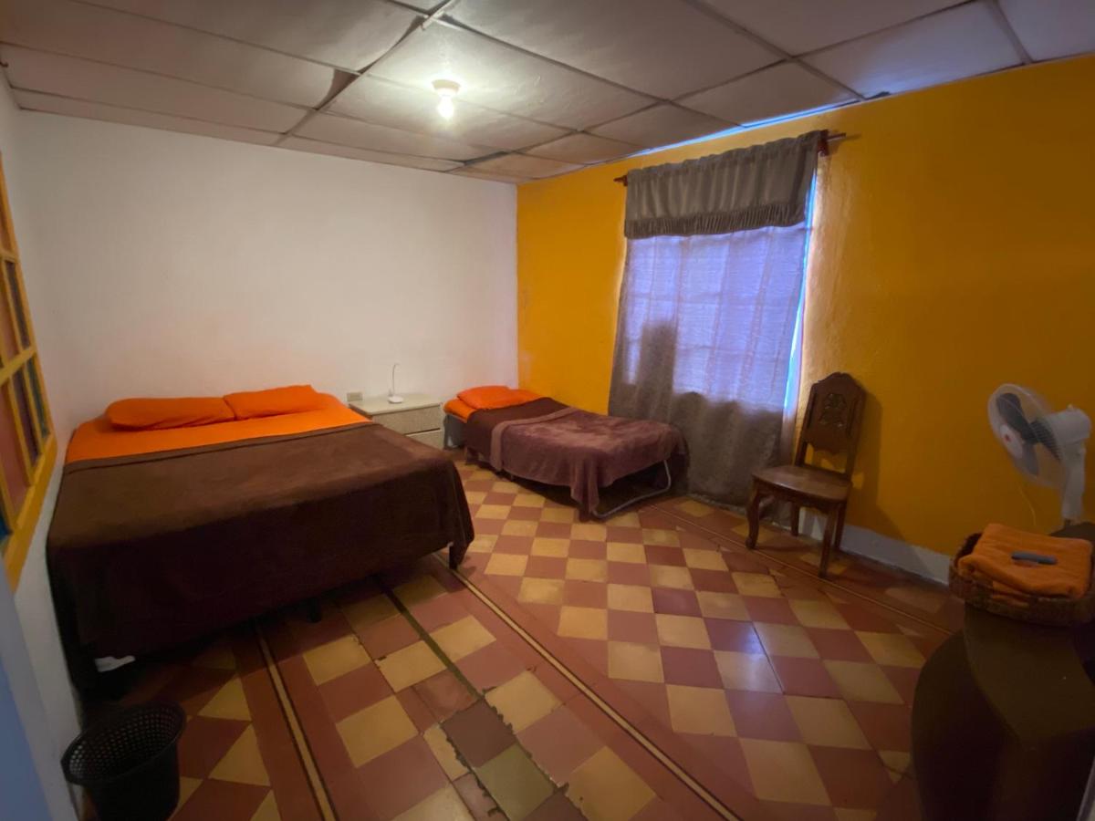 4 Grados Hostel - Housity