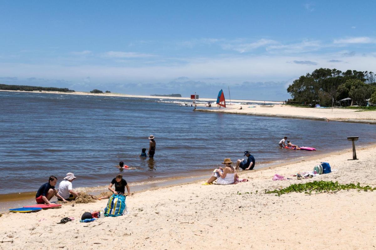 COASTAL ESCAPE@ The Cosmopolitan Unit 20806 - Housity