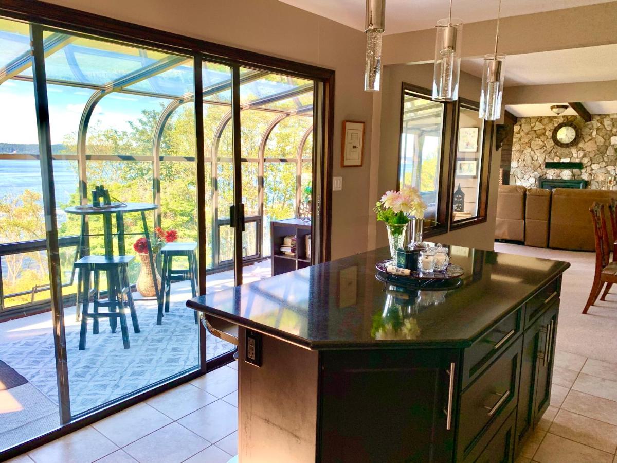 Ocean view 5 bedrooms and karaoke & movie room - Housity