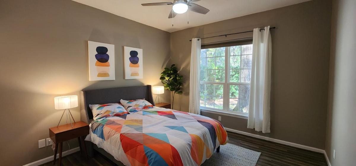 NEW! Wanna Savannah House, Modern, Great location! - Housity