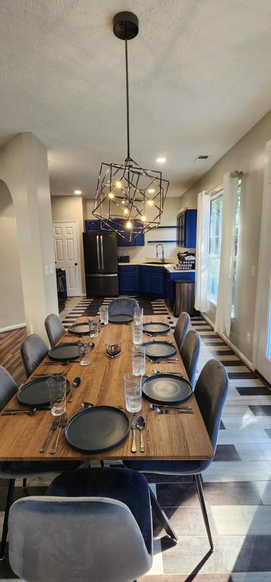 NEW! Wanna Savannah House, Modern, Great location! - Housity