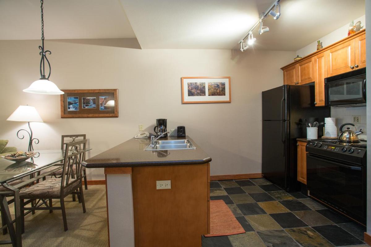 1105 - One Bedroom Standard Eagle Springs West condo - Housity