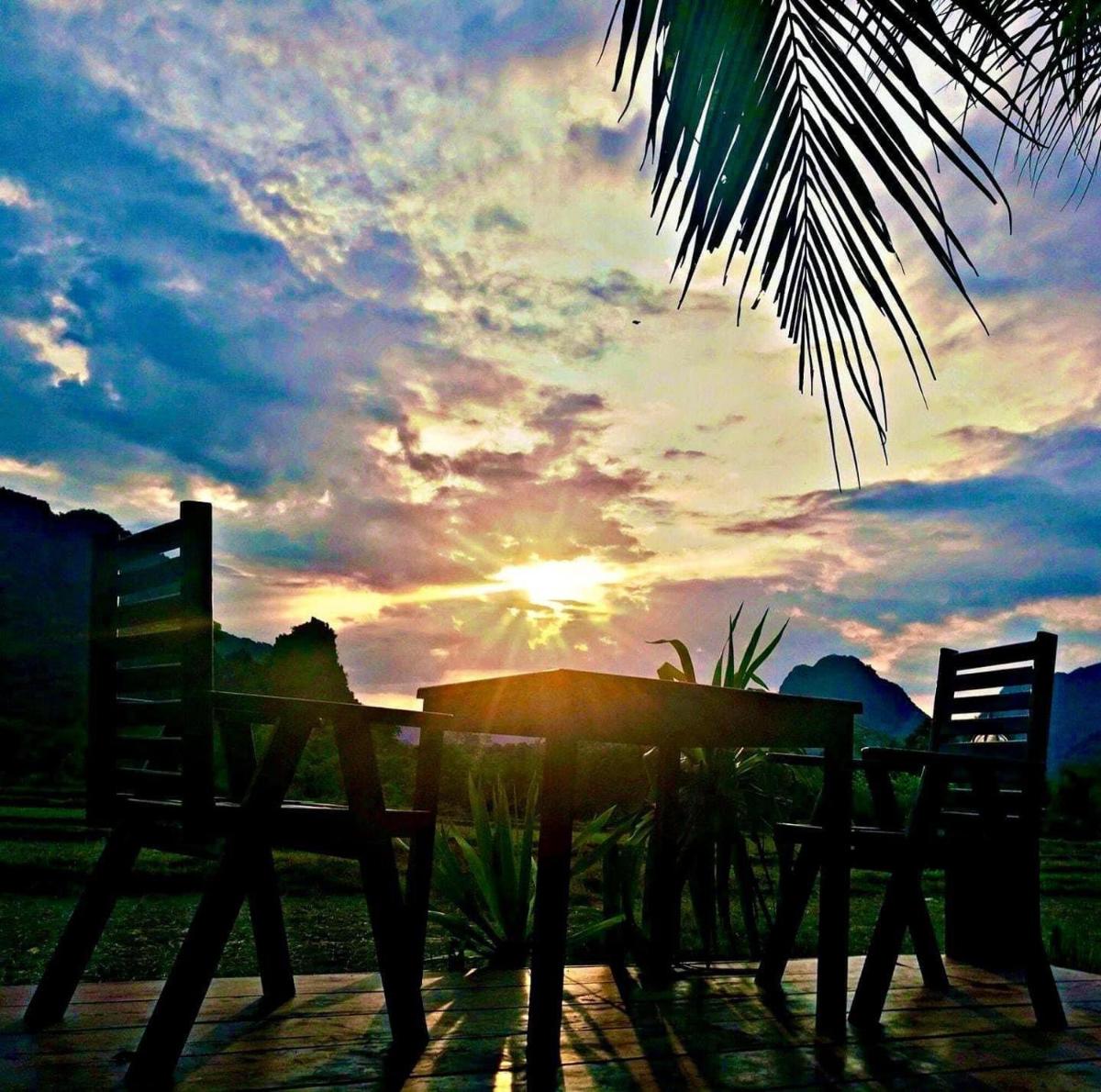 Vang Vieng Savanh Sunset View Resort - Housity