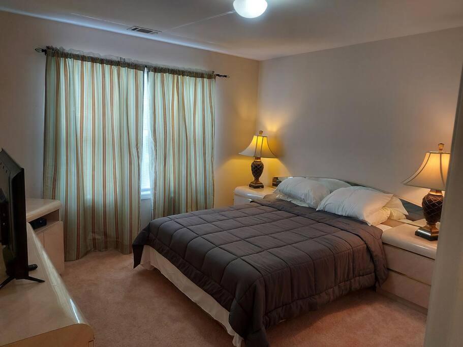 Beautiful spacious 5 Bedroom home - Housity
