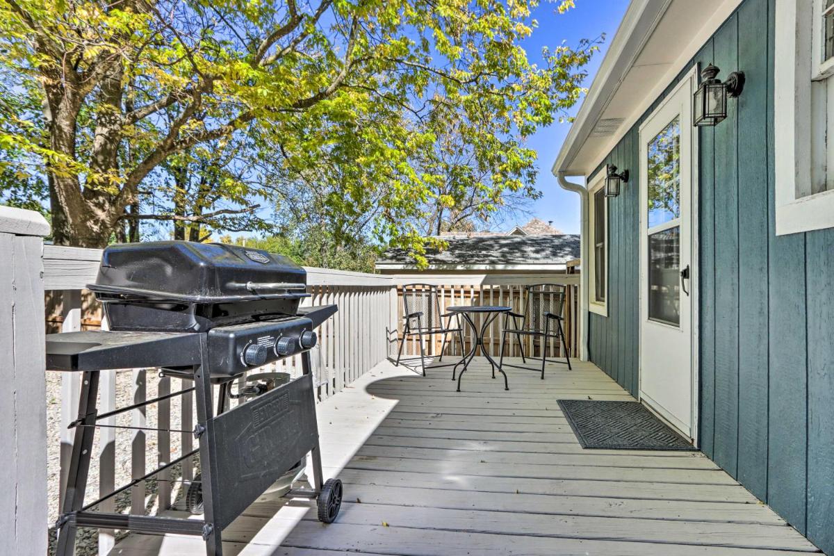 Cozy Warsaw Cottage Walk to Drake Harbor! - Housity