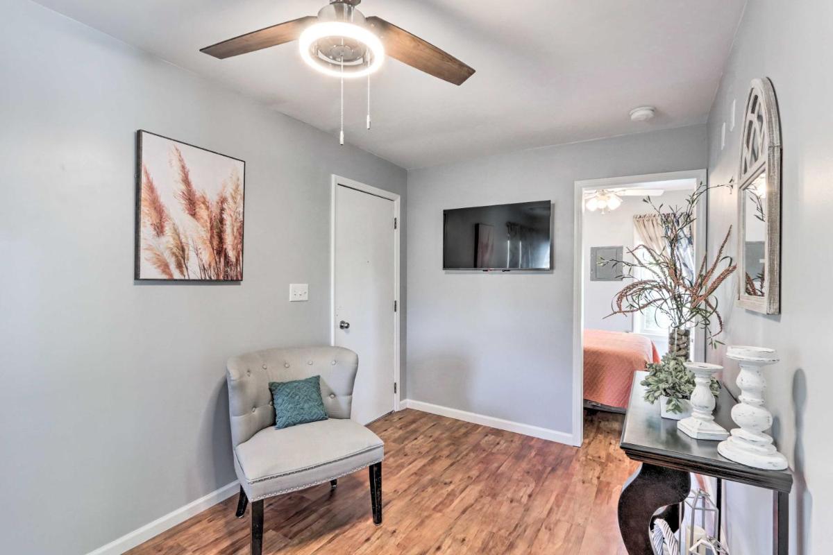 Cozy Warsaw Cottage Walk to Drake Harbor! - Housity
