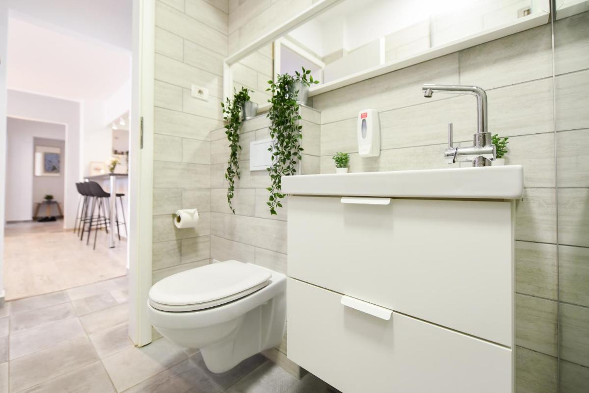 Suitetrails - THUNDERSTORM - Spacious 2BR Apt at Piata Romana