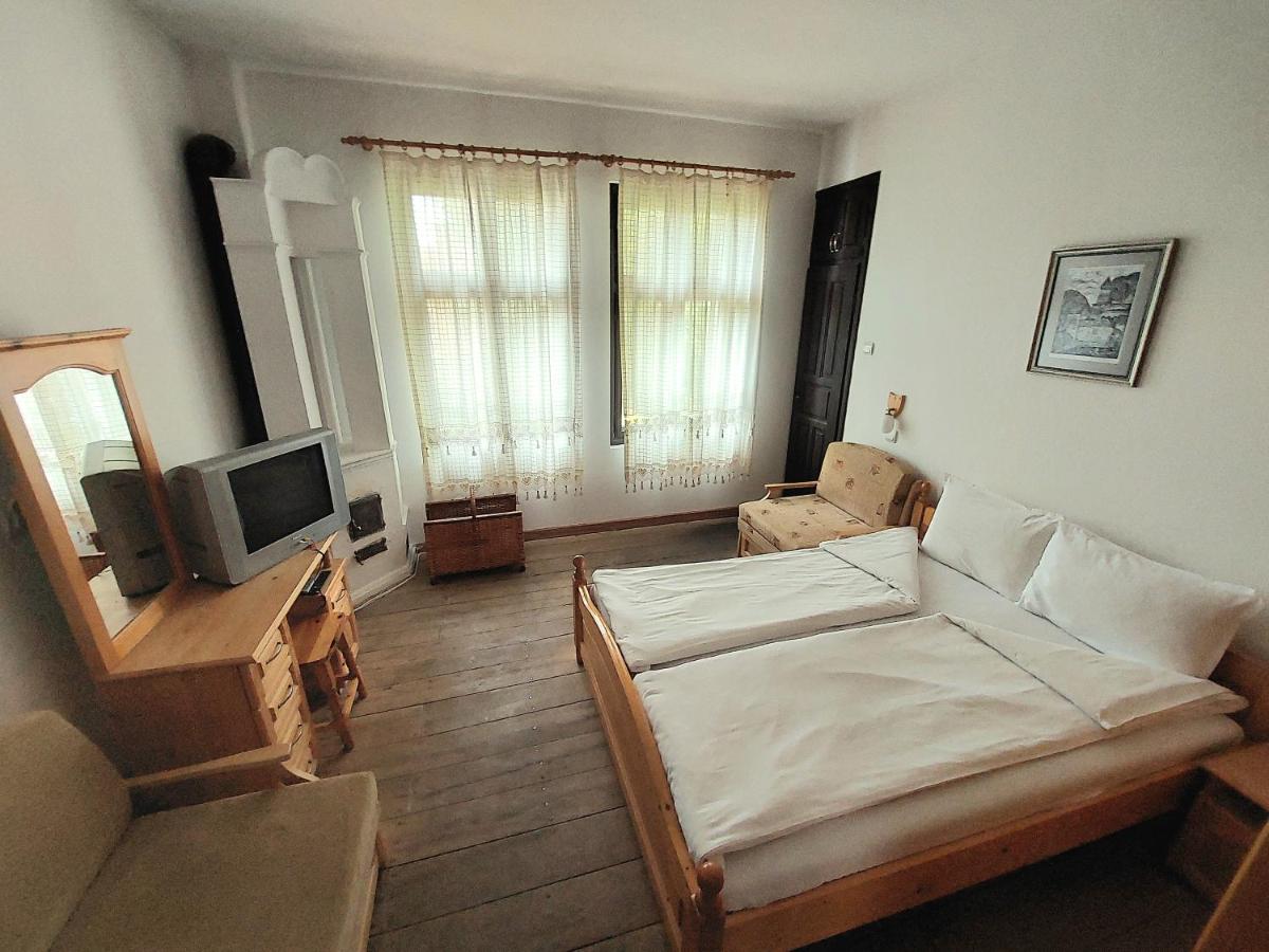 Михаиловата къща, с. Буйновци - Housity