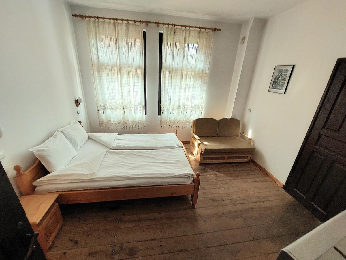 Михаиловата къща, с. Буйновци - Housity