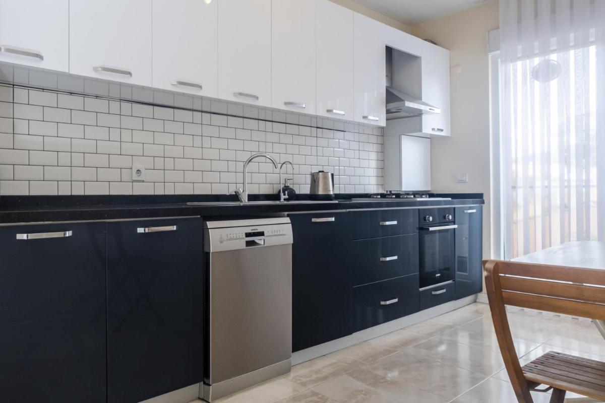Central Flat with Balcony in Maltepe - Housity