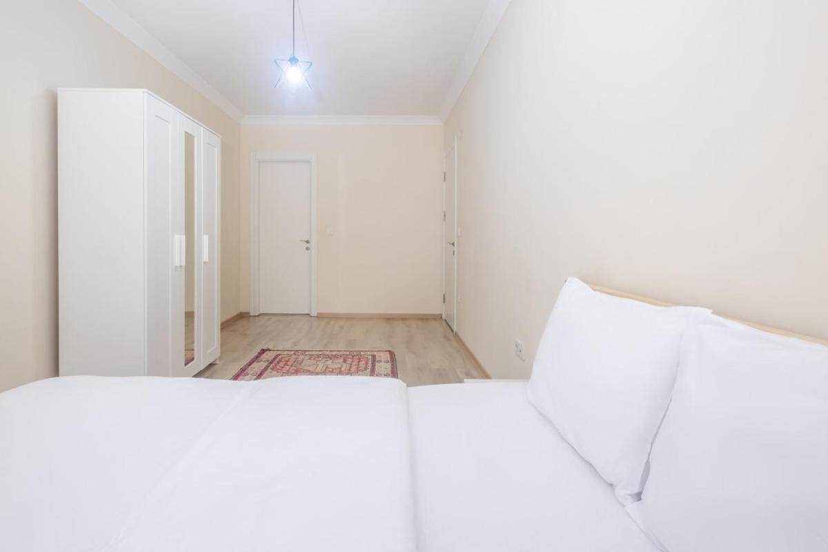 Central Flat with Balcony in Maltepe - Housity