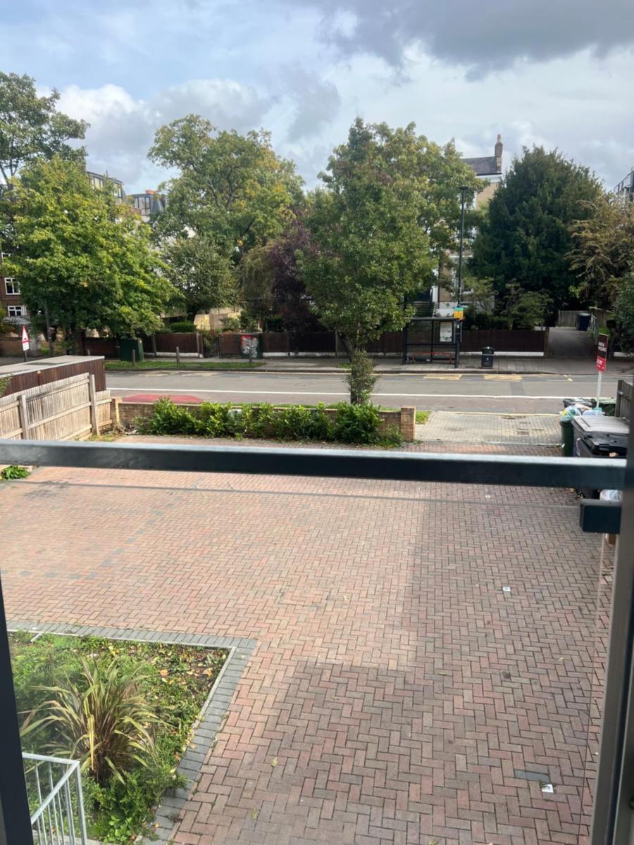 Comfortable bedroom in Clapham - Housity
