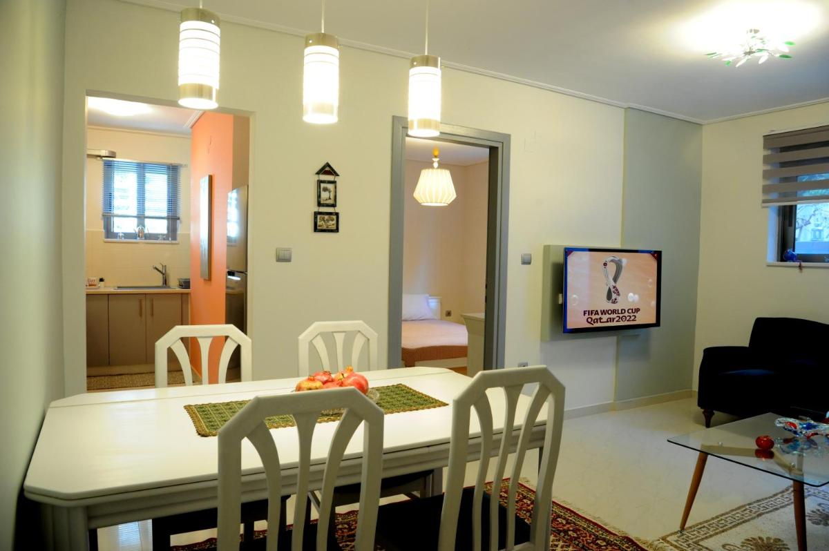 Olive and Orange Apartment - Housity