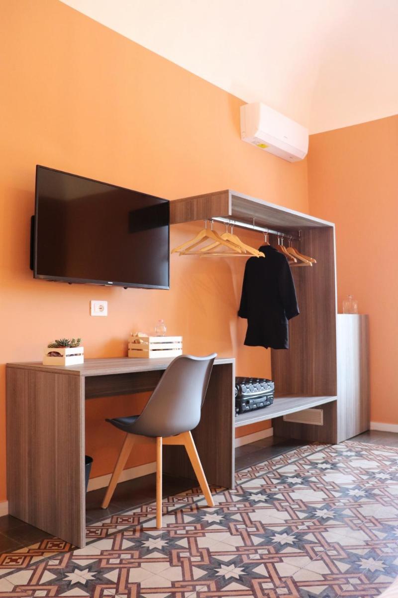 Liotru Maisonne, rooms with en-suite bathroom and shared bathroom - Housity