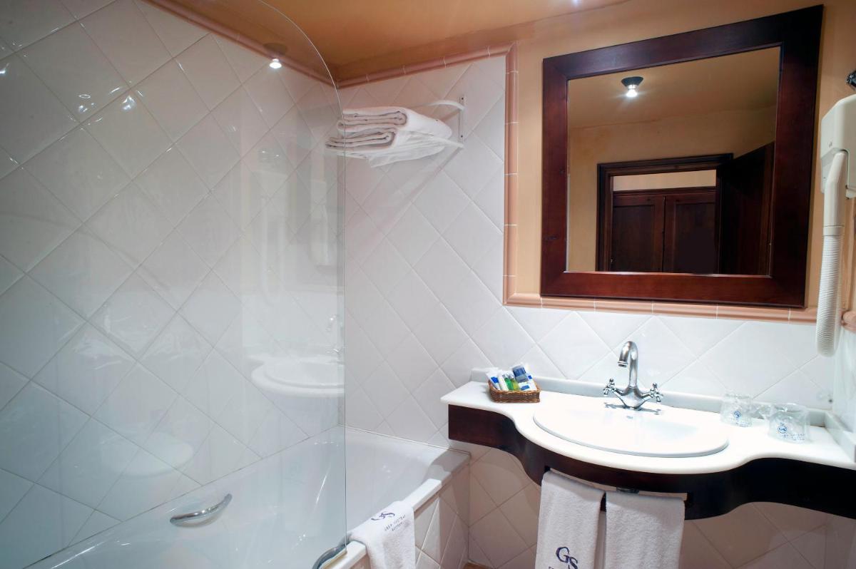 Un baño de Gran Hotel Rey Don Jaime