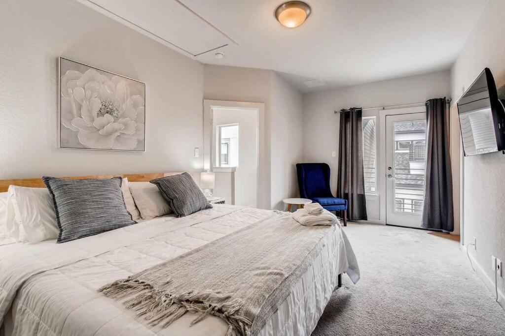 Fam Friendly 5 Bed Home Blocks To Pearl/Riverwalk! - Housity