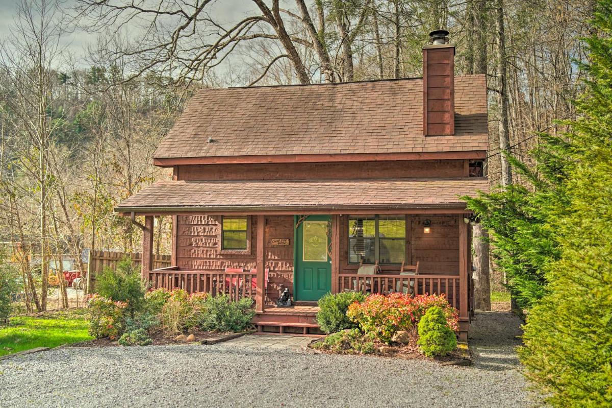 CREEKSIDE Cabin w/ LOFT by Pigeon Forge - Housity