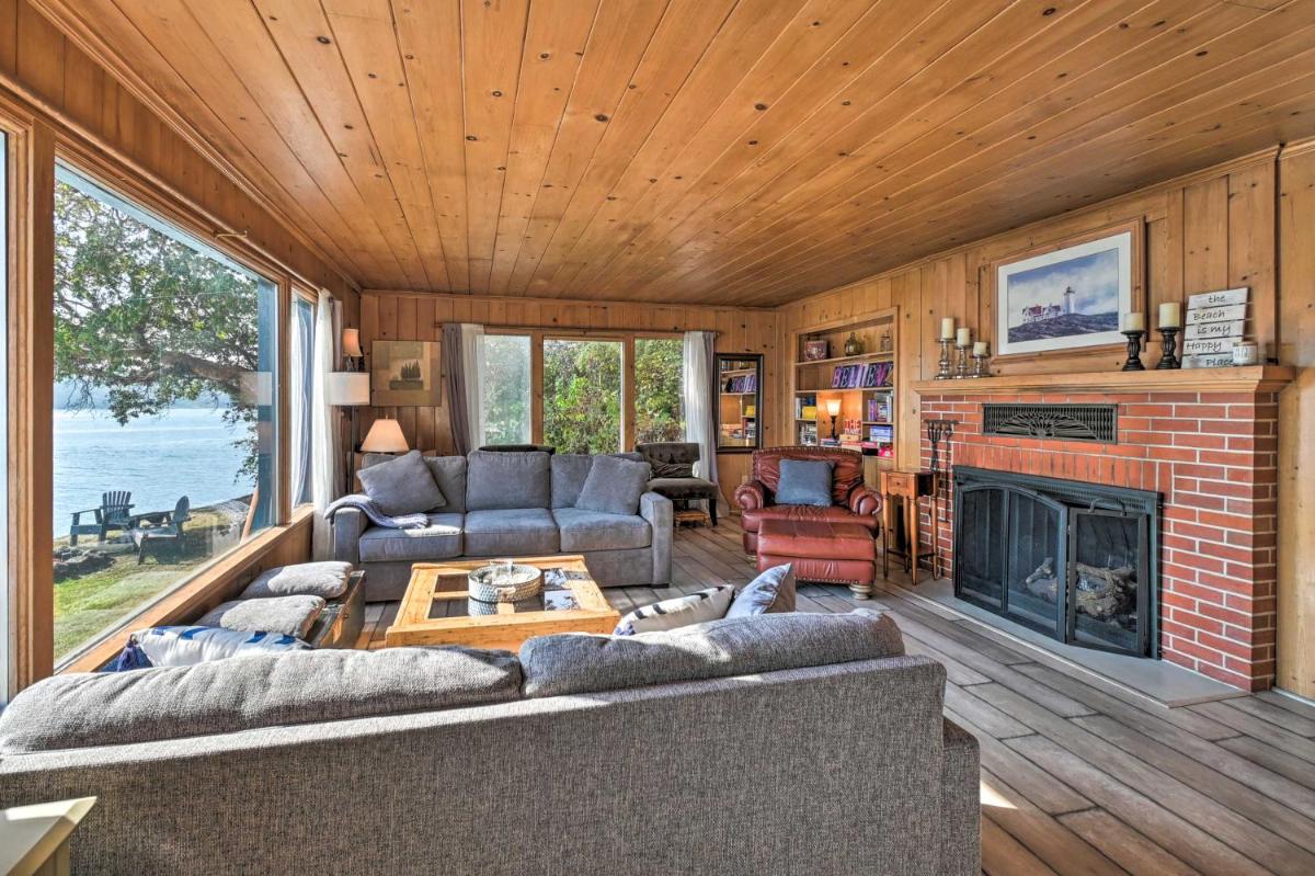 Waterfront Olympia Home with Private Beach and Kayaks! - Housity