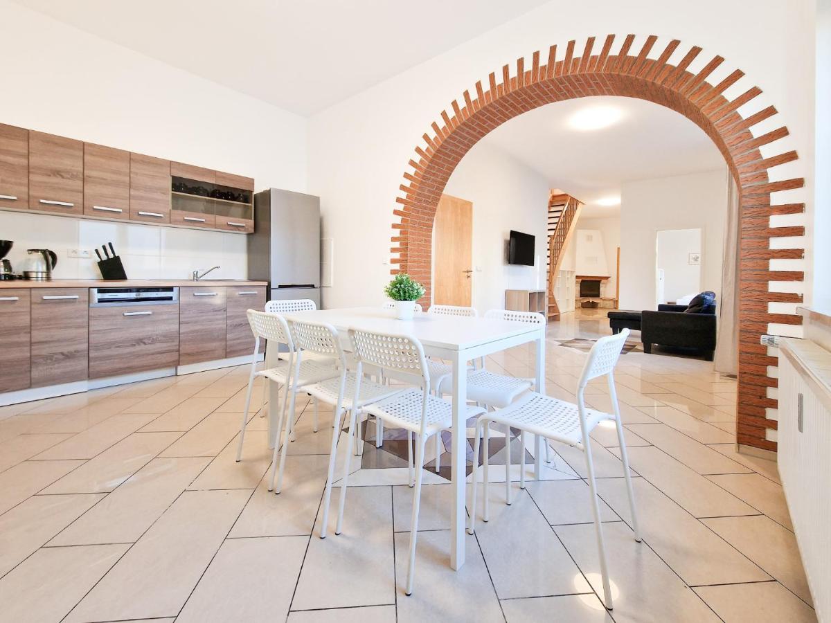 RAJ Living - 2 , 3 and 4 Room Apartments - 25 Min Messe DUS - Housity