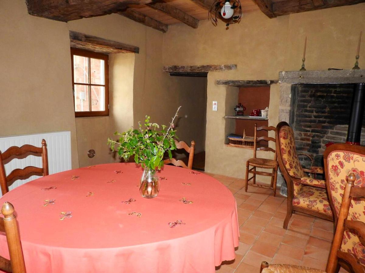 Maison charmante pres de Nueil les Aubiers avec jardin - Housity