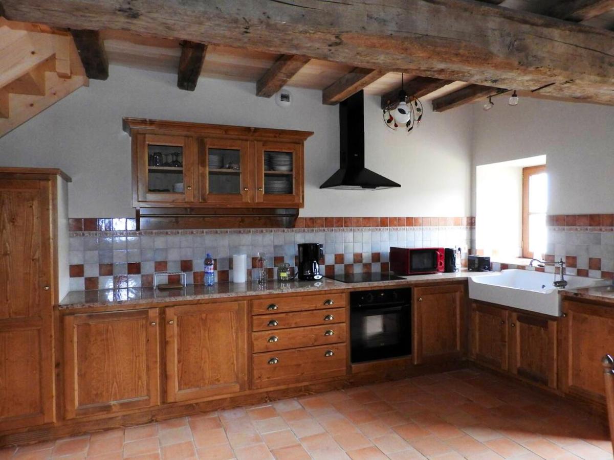 Maison charmante pres de Nueil les Aubiers avec jardin - Housity
