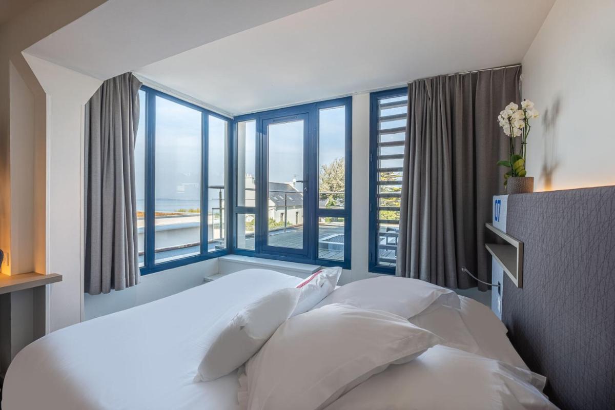 Un ou plusieurs lits dans un hébergement de l'établissement Hostellerie de la Pointe Saint-Mathieu - SPA & Restaurant