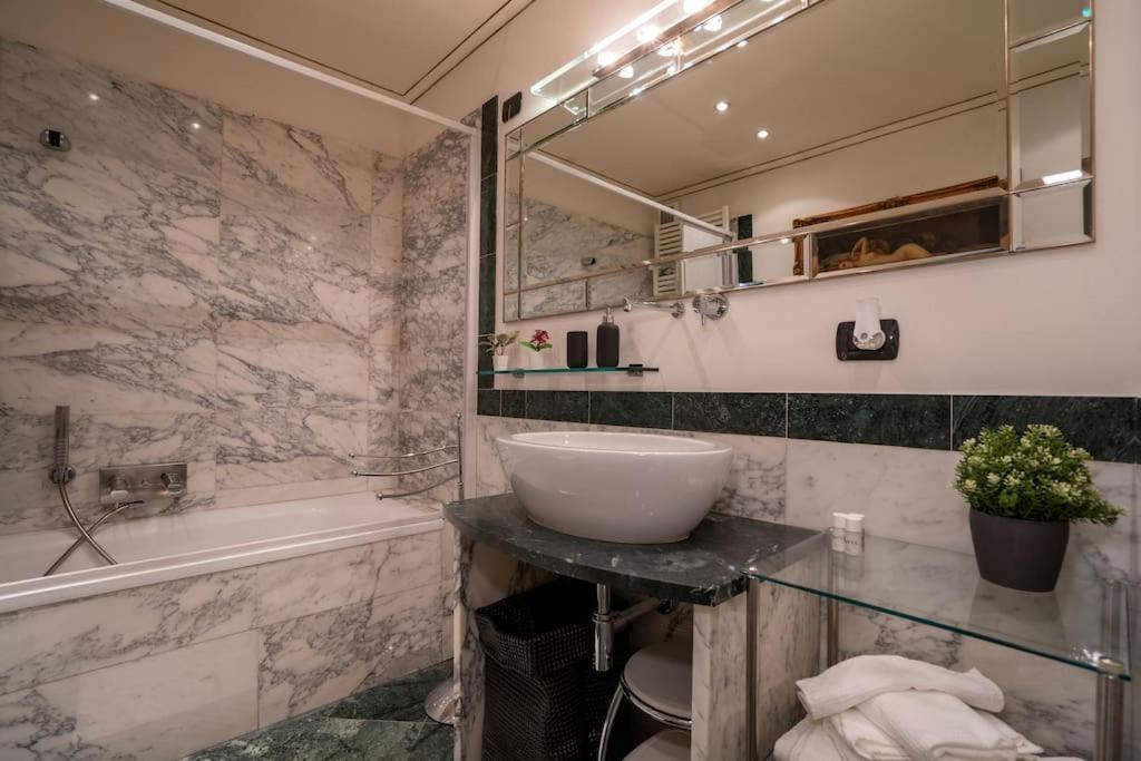 Suitetrails - [ PORTA NUOVA-CENTRO]Elegant Suite WiFi&Netflix