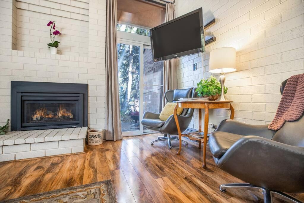 Perfect Condo in Heart of PC, with Pool & Hot Tub! - Housity