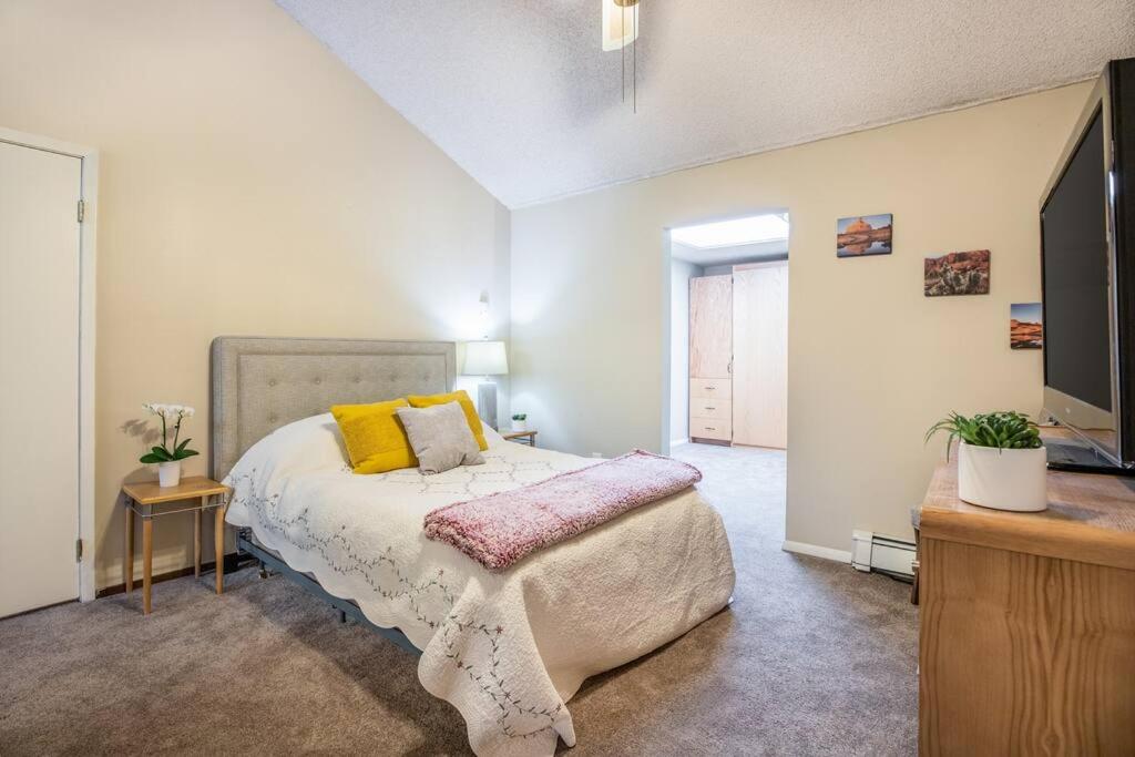 Perfect Condo in Heart of PC, with Pool & Hot Tub! - Housity