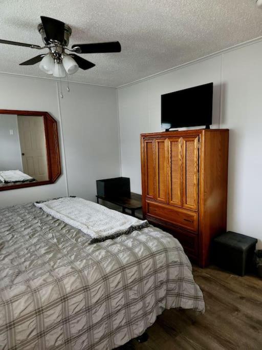 The Ridge Home Cheerful 3-Bedroom One Level Living - Housity