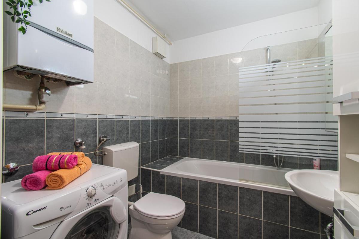 Flexible SelfCheckIns 34 - Zagreb - Parking - Big Loggia - New - Housity