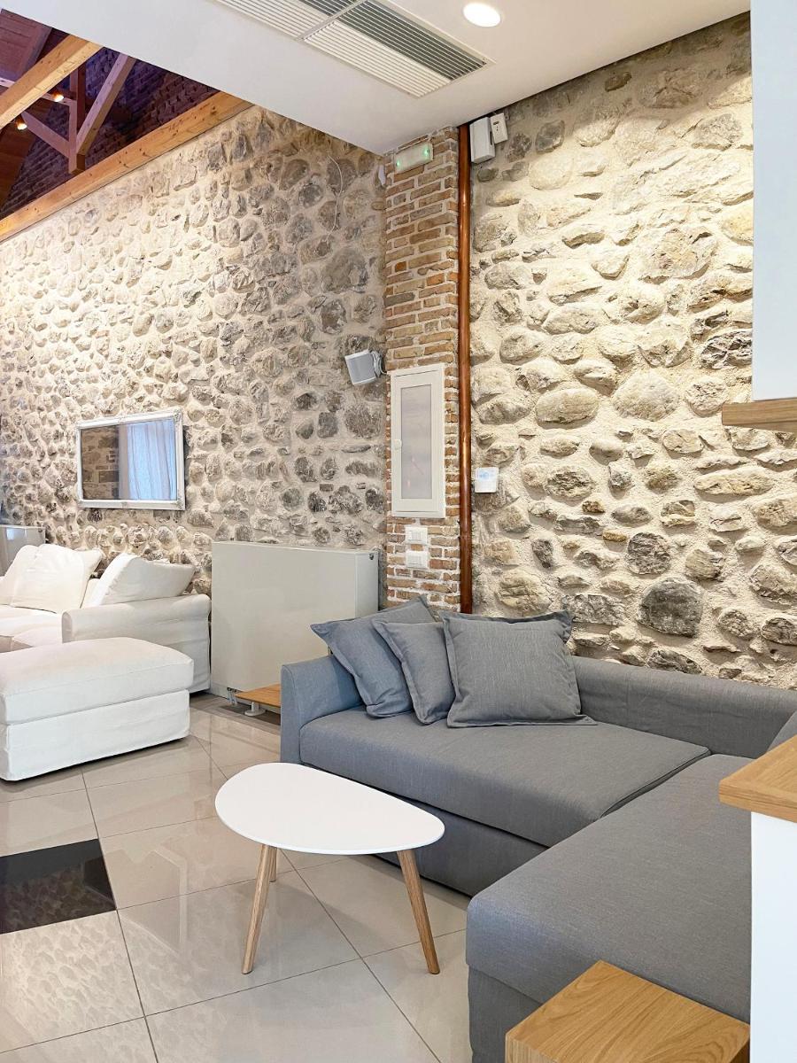 Blue Domino Luxury City Villa Patras - Housity