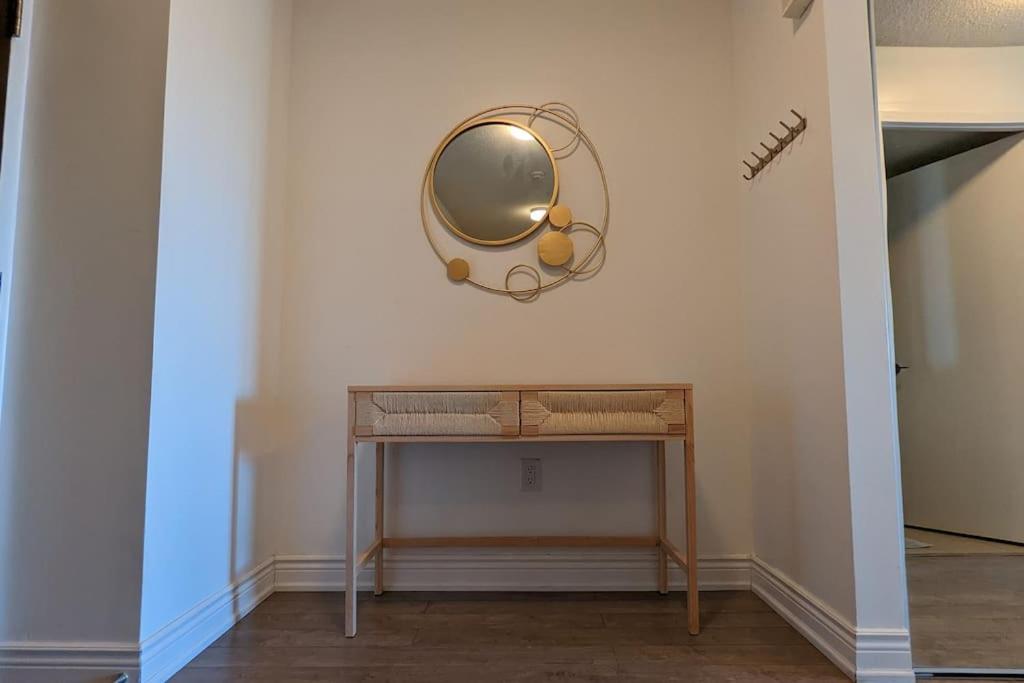 Lovely 2 Bed Condo in Downtown Toronto - Housity