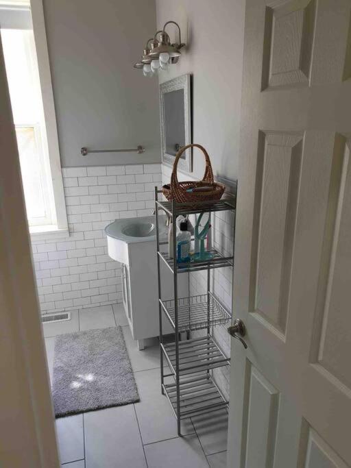 Cozy 1 Bedroom in Olde Town East - Housity