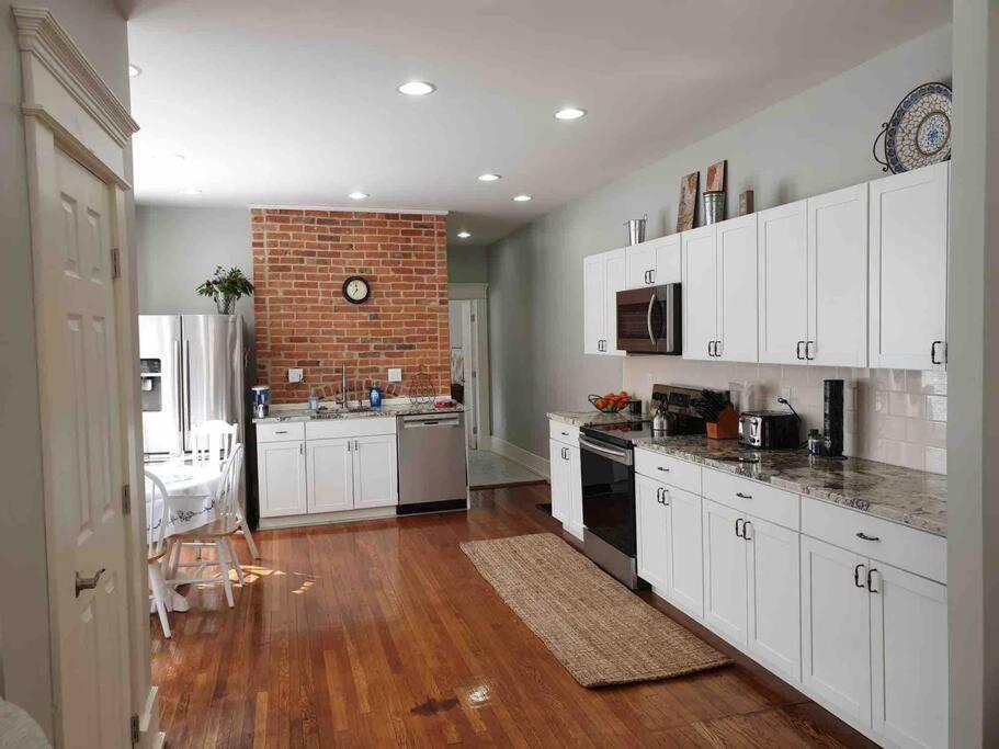 Cozy 1 Bedroom in Olde Town East - Housity