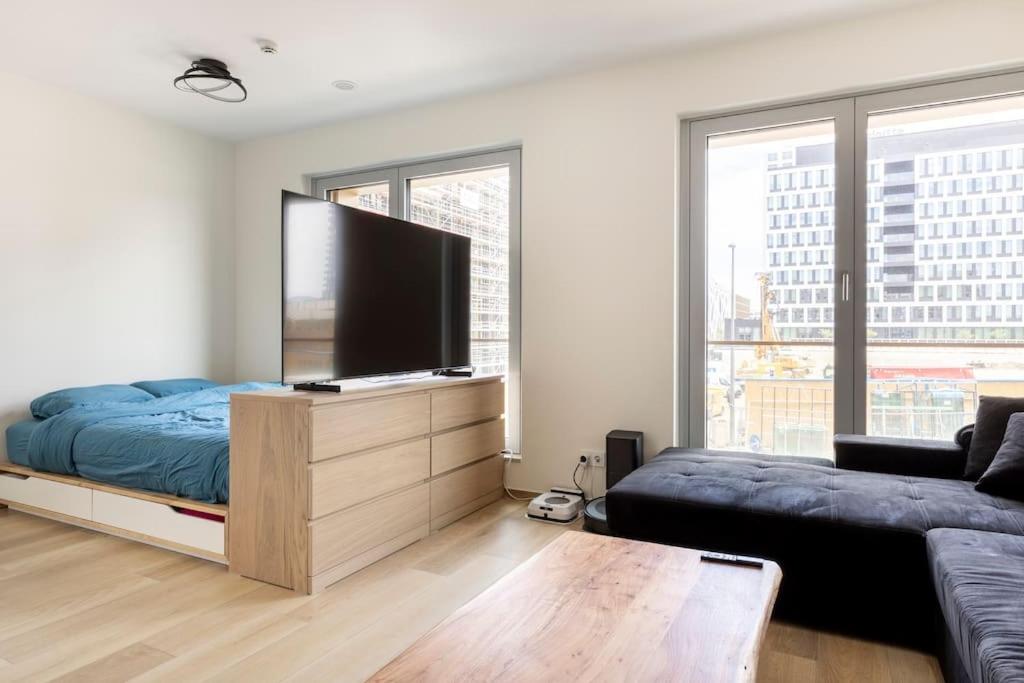 Modern Apartment near PwC & Deloitte & Cloche d’Or Mall - Housity
